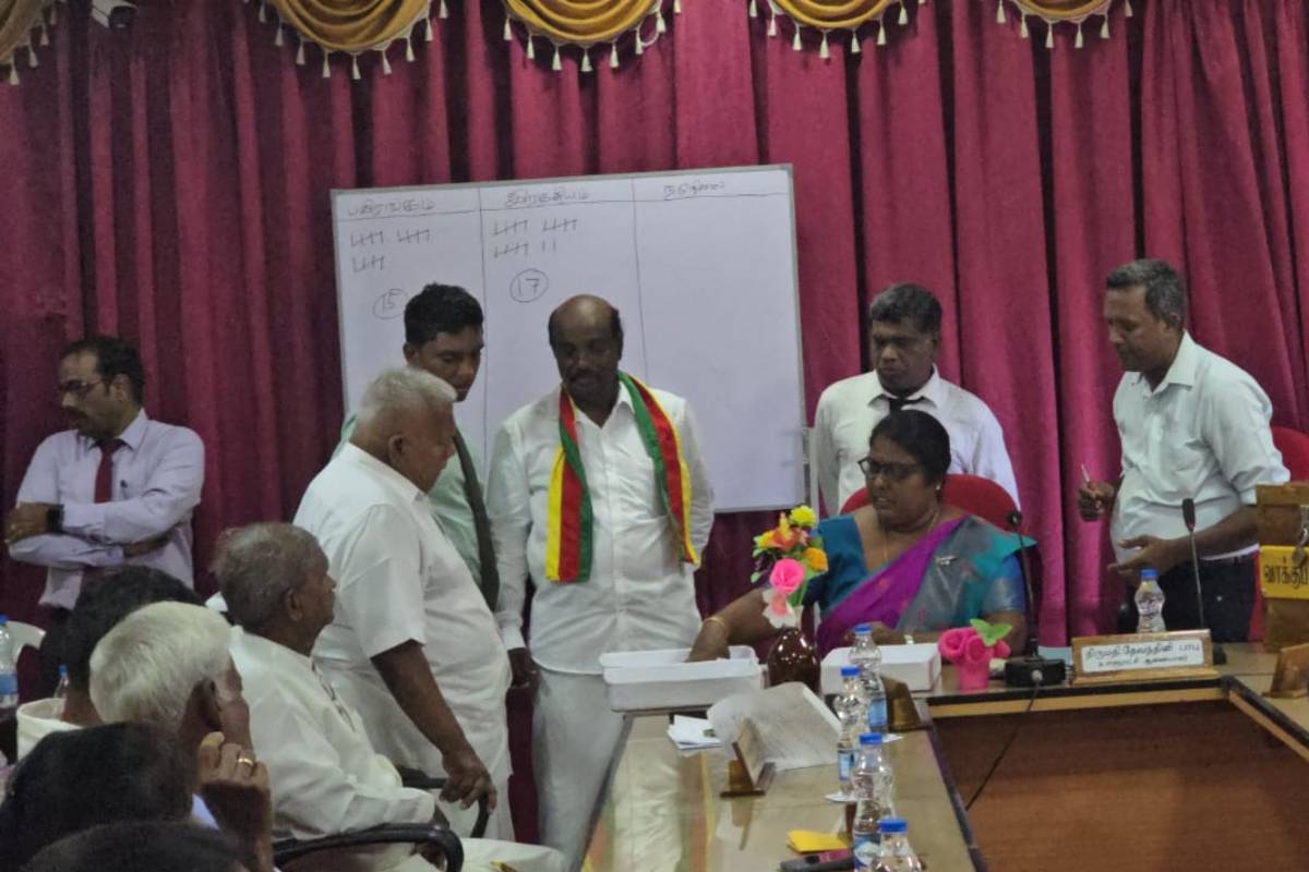 கரவெட்டி பிரதேச சபை விவகாரம் - சபை உறுப்பினரின் பகிரங்க குற்றச்சாட்டு | Delays Fund Allocation Stalled Development
