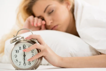 காலை எழுந்தவுடன் இதையெல்லாம் பார்க்காதீர்கள்! தேவையில்லாத பிரச்சனையை சந்திப்பீர்கள்