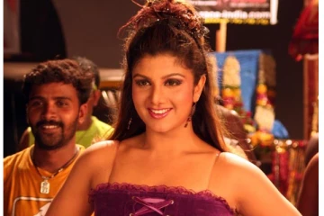 46 வயதிலும் இளைஞர்களை கவர்ந்திழுக்கும் நடிகை ரம்பா.. பேரழகியின் பிறந்தநாள் புகைப்படம்