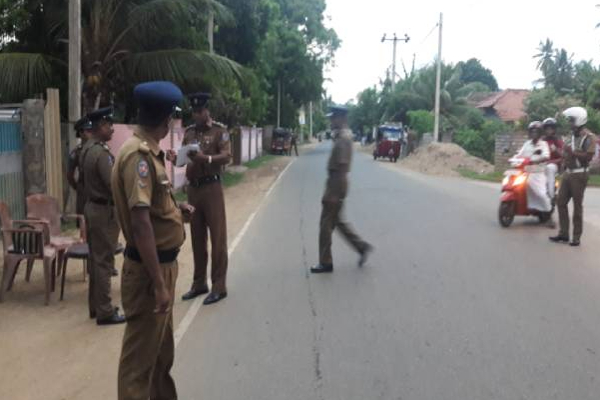 யாழில் இரண்டு இளைஞர்களை மடக்கி பிடித்த பொதுமக்கள்! | Two Youths In Jaffna Were Caught By The Public