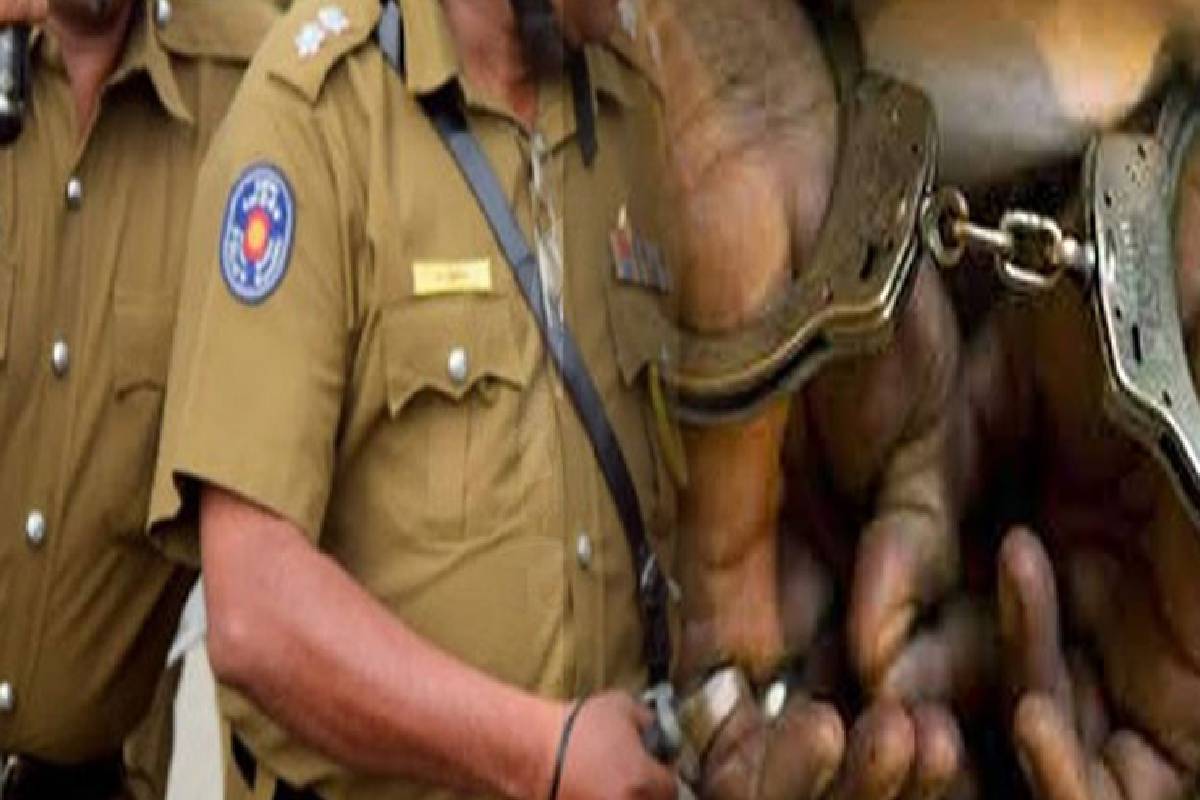 போதைப்பொருள் விசாரணையில் அதிர்ச்சி திருப்பம் ; ஆயுதங்கள், பணம் கைப்பற்றல் | Shocking Twist In Drug Investigation போதைப்பொருள் விசாரணையில் அதிர்ச்சி திருப்பம் ; ஆயுதங்கள், பணம் கைப்பற்றல் | Shocking Twist In Drug Investigation