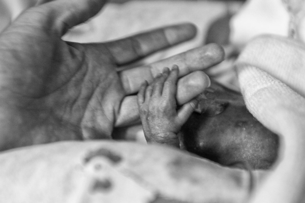 ஆதார் இல்லை..கர்ப்பிணிக்கு சிகிச்சை மறுப்பு - தாயும், இரட்டை சிசுவும் பரிதாப பலி! | Pregnant Woman Dies With Twin Babies Karnataka