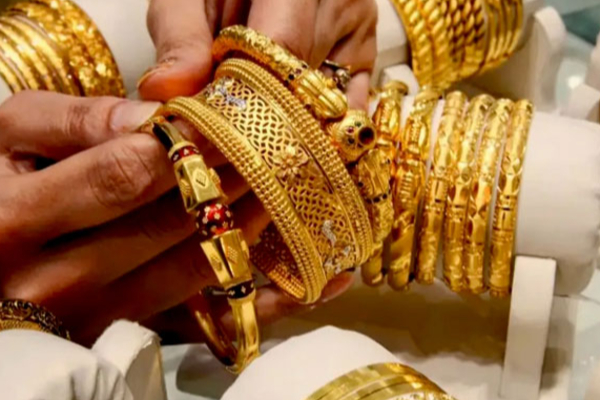 பல மில்லியன் ரூபா தங்கத்தினால் காதலிக்கு அதிர்ச்சி கொடுத்த காதலன் | Lover Theft Girl Friend S Gold பல மில்லியன் ரூபா தங்கத்தினால் காதலிக்கு அதிர்ச்சி கொடுத்த காதலன் | Lover Theft Girl Friend S Gold