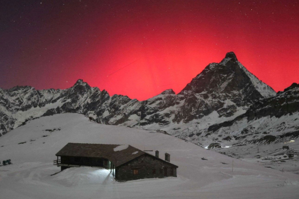 இத்தாலியில் அரோரா போரியாலிஸ் ; மக்களுக்கு வானில் தெரிந்த ஆச்சர்யம் | Aurora Borealis In Italy A Wonder In The Sky