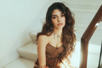 விதவிதமாக போஸ் கொடுத்து ரசிகர்களை கவரும் க்ரித்தி ஷெட்டி.. லேட்டஸ்ட் கிளாமர் போட்டோஷூட்