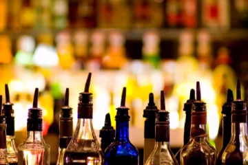 தென்னகோனின் வீட்டில் 1,000 மது பாட்டில்கள் மீட்பு