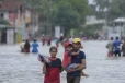 කාලගුණය ඉතා දරුණු වේ - පවුල් 581 අවතැන් වෙද්දී පුද්ගලයින් 6ක් මේ වන තෙක් අතුරුදන්