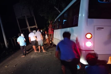 யாழ்ப்பாணம் அராலி பகுதியில் விபத்து! - மூவர் வைத்தியசாலையில் அனுமதி