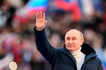 நீடிக்கும் ரஷ்ய படையெடுப்பு: போர் வெற்றிவிழாவை கொண்டாடிய புடின்