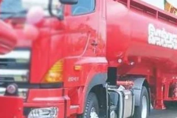 ලක්ෂ 13 ක් වටිනා ඉන්ධන රැගත් බවුසරයක් පැහැර ගනී - මුදලුත් කොල්ල කයි..