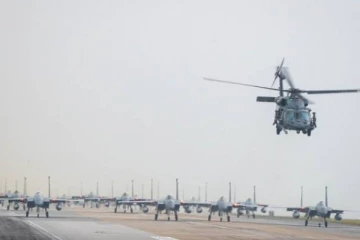 போருக்கு தயார் நிலையில் நூற்றுக்கணக்கான அமெரிக்க விமானங்கள்?