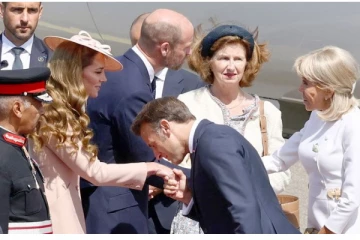 மேக்ரானை அலட்சியம் செய்த மனைவி: வில்லியம் கேட் தம்பதியருடன் ஒப்பிடும் ஊடகங்கள்