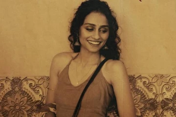 அஸ்வினுடன் ரொமான்ஸ்!! சூப்பர் சிங்கர் பிரகதி வெளியிட்ட புகைப்படங்கள்..