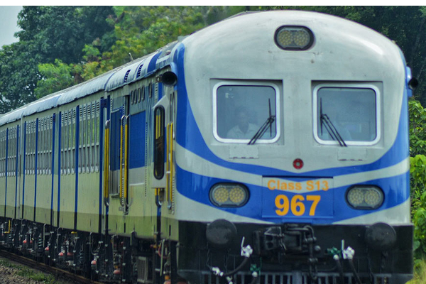 யாழில் நீண்ட காலத்திற்கு பின் இரவு நேர ரயில் சேவை! | Late Night Train Service In Yali After A Long Time