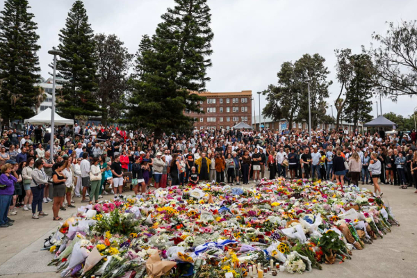 அவுஸ்திரேலியாவை உலுக்கிய துப்பாக்கி சூடு: கனடிய பிரதமர் கடும் கண்டனம் | Canada Pm Condemns Australia Attack அவுஸ்திரேலியாவை உலுக்கிய துப்பாக்கி சூடு: கனடிய பிரதமர் கடும் கண்டனம் | Canada Pm Condemns Australia Attack