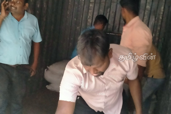 தமிழக மக்களின் இரண்டாம் கட்ட நிவாரண உதவி பொருட்கள் கிளிநொச்சியை வந்தடைந்தன (Photos) | Donation By The People Of Tamilnadu
