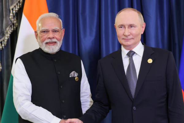 மோடிக்காக காத்திருந்த புடின்.. காருக்குள் நடந்த நீண்டநேர உரையாடல் | Narendra Modi And Putin Car Discussion