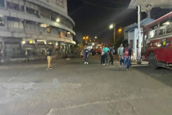 ஊரடங்கு சட்டத்தால் கொழும்பில் தவிக்கும் மக்கள் (Photos) | People Suffering Colombo Due To Curfew Transport