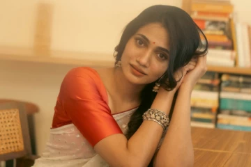 பிக் பாஸ் லாஸ்லியா சேலையில் அழகிய போட்டோஷூட்