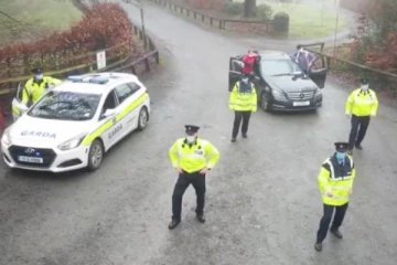 சகதியில் சிக்கி இரவு முழுவதும் தவித்த முதியவர்; ஐந்தறிவு ஜீவன் செய்த செயல்