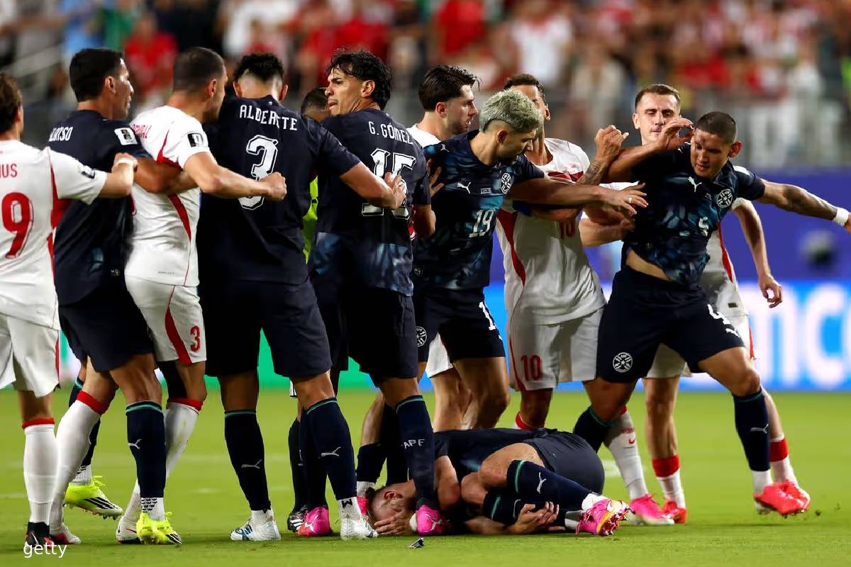 Fifa உலகக் கிண்ணம்: வாயை மூடியதற்காக வெளியேற்றப்பட்ட முதல் வீரர் | Player Sent Off Covering Mouth Fifa உலகக் கிண்ணம்: வாயை மூடியதற்காக வெளியேற்றப்பட்ட முதல் வீரர் | Player Sent Off Covering Mouth