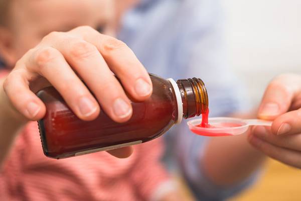 மருந்து பாட்டிலை திறந்த பின் எத்தனை நாட்கள் பயன்படுத்தலாம்? எச்சரிக்கும் மருத்துவர்! | How Long Will Fever Syrup Last After Opening