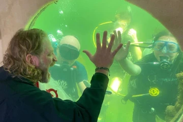 74 நாட்கள் நீருக்கடியில் வாழ்ந்து மருத்துவ ஆராய்ச்சியாளர் சாதனை!