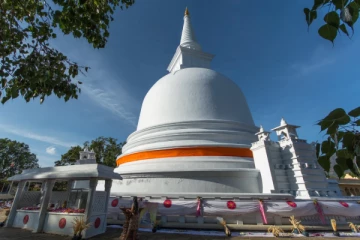 இலங்கையின் வரலாற்று சிறப்புமிக்க ரஜமஹா விகாரையில் நள்ளிரவில் அரங்கேறிய சம்பவம்