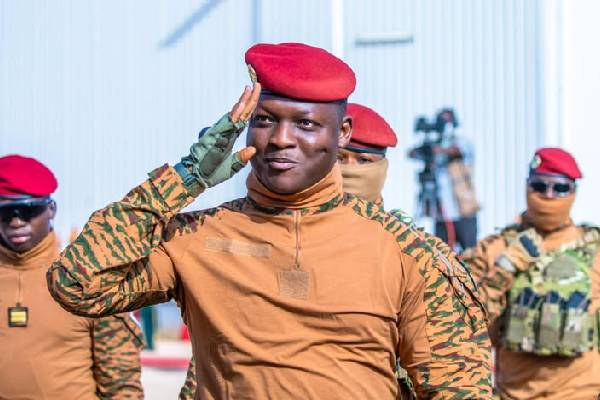 ஒரே உத்தரவில் அரசியல் முடக்கம் ; மேற்கு ஆப்பிரிக்க இராணுவ அரசின் அதிரடி | Action By The West African Military Government