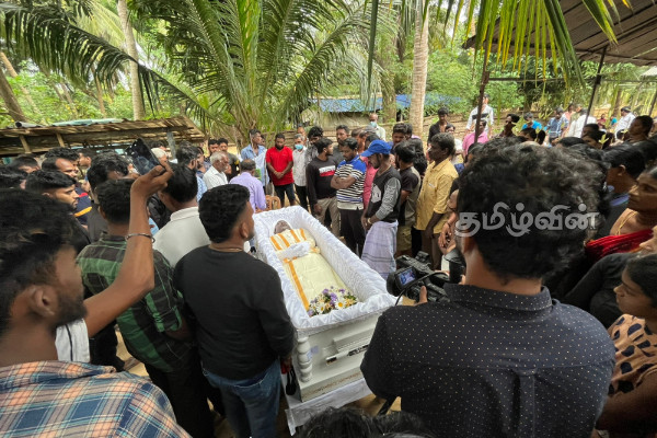 கனடாவிற்கு சட்ட விரோதமாக படகின் மூலம் சென்று உயிரிழந்தவரின் சடலம் நல்லடக்கம் (photos) | Body Person Illegally Canada By Boat Was Handed