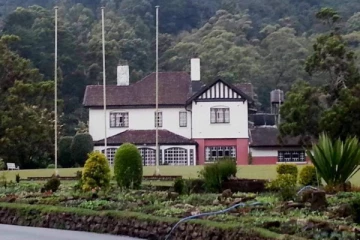 அமைச்சர்களின் சொகுசு வீடுகளை சுற்றுலா பயணிகளுக்கு வழங்கும் அரசாங்கம்