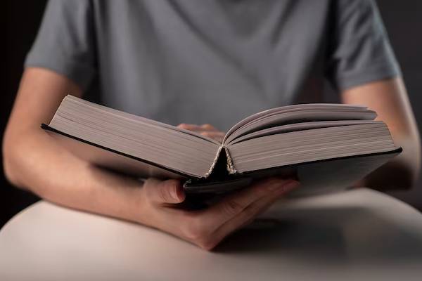 பாடப்புத்தகத் தயாரிப்பில் அலட்சியம் ; 6ஆம் தர ஆங்கிலப் பாடத்தில் சர்ச்சை | Contro Textbook Production Grade 6 English Subject