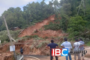 கண்டியில் மீண்டும் நிலச்சரிவு : மக்கள் வெளியேற்றம்