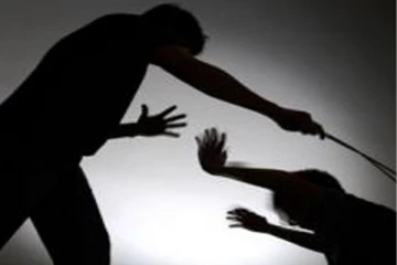 மாணவனை கொடூரமாகத் தாக்கிய ஆசிரியர்! விசாரணையில் வெளியான காரணம்