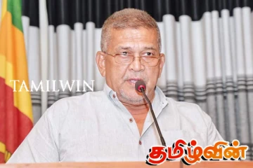 வேட்பு மனுவில் கையொப்பமிட்டார் அப்துல்லாஹ் மஹ்ரூப்