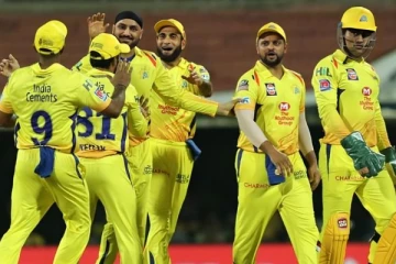 சாதிக்க வயது தடையல்ல.. 44 வயதில் 500 டி20 விக்கெட்டுகள் - CSK வீரர் சாதனை!
