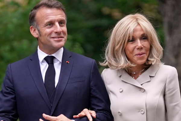 ஆண் என கேலி செய்யப்படும் பிரான்ஸ் ஜனாதிபதியின் மனைவி: மகள் வேதனை | Daughter Say Cyberbullying Affect Brigitte Health ஆண் என கேலி செய்யப்படும் பிரான்ஸ் ஜனாதிபதியின் மனைவி: மகள் வேதனை | Daughter Say Cyberbullying Affect Brigitte Health