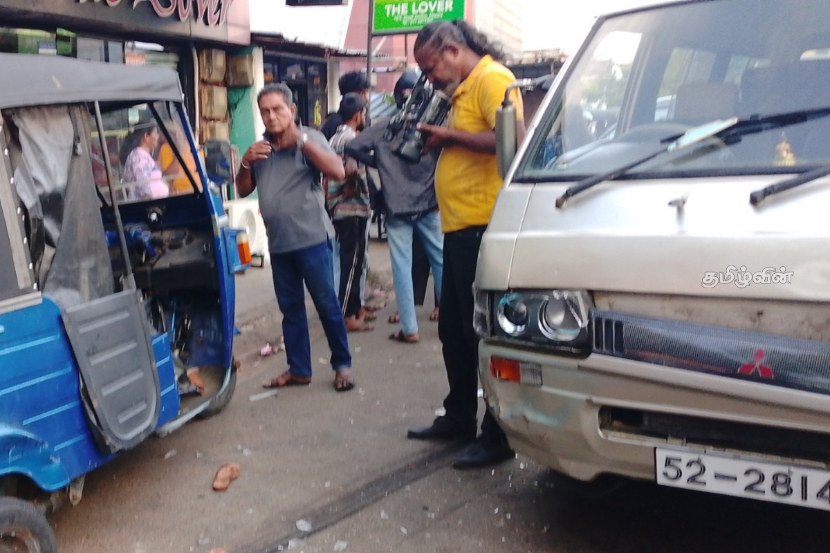 அம்பாறை- ரீகல் சந்தியில் விபத்து: பெண் படுகாயம் | Accident At Ampara Regal Junction Woman Injured