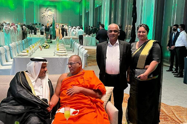 ஞானசார தேரர் அடித்த கூத்து; வைரலாகும் புகைப்படங்கள்! | Gnanasara Thera Visit Saudi