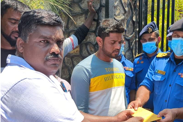 கடற்படை முகாமை சுற்றிவளைத்து முல்லைத்தீவில் மாபெரும் போராட்டம்...! | Illegal Fishing Activity People Protest Mullaitivu