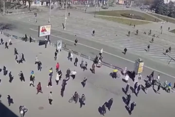 போராட்டத்தில் ஈடுபட்ட பொதுமக்கள் மீது ரஷ்யப் படைகள் துப்பாக்கிச் சூடு