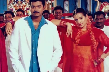 இப்படியொரு கிளாமர் போட்டோஷூட்... ஆள் அடையாளம் தெரியாமல் போன 46 வயது விஜய் பட நடிகை..