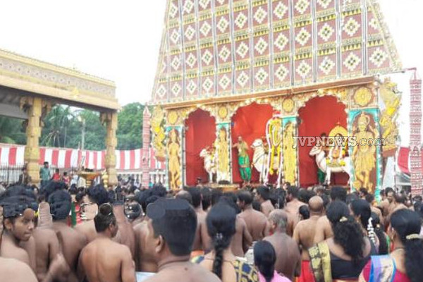 வள்ளி தெய்வானையுடன் சப்பைரதத்தில் எழுந்தருளிய முருகப்பெருமான்! (Photos) | Jaffna Nallur Kandaswamy Kovil Sabairatha Festival