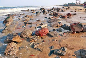 சென்னையில் திடீரென்று நள்ளிரவில் கடல் உள்வாங்கியது - மக்கள் பீதி