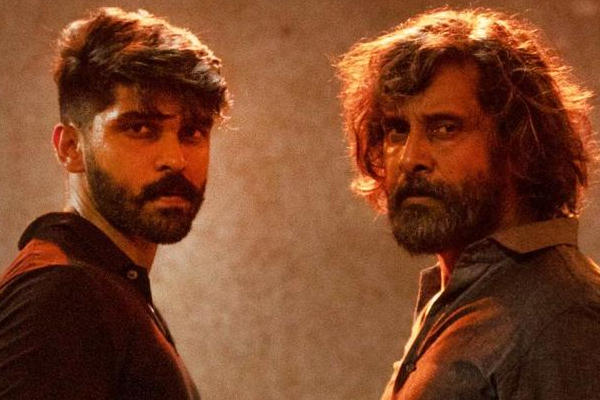 துருவ் விக்ரம் நடித்த இரண்டு படமும் ஹிட் இல்ல.. ஆனால் இவருக்கு சம்பளம் மட்டும் இத்தனை கோடியா? | Dhruv Vikram Salary Details