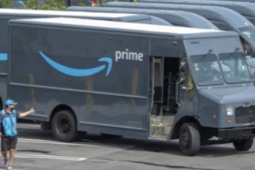 பிளாஸ்டிக் பாட்டில்களில் சிறு நீர் கழித்த அமேசான் ஓட்டுநர்கள்!