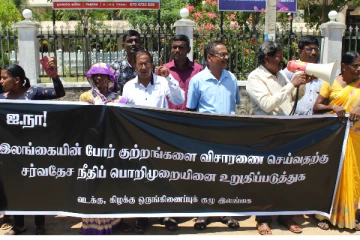 கொக்குத்தொடுவாய் மனித புதைகுழிக்கு சர்வதேச விசாரணை கோரி முல்லைத்தீவில் போராட்டம் (Photos)