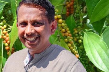 බිබිලේ පියසේන ඇවිත් මගේ ගම්මිරිස් අස්වැන්න ලක්ෂ ගාණකට මිලදී ගත්තා - ඇමති සමන්තගෙන් හෙළිදරව්වක්