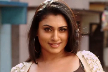 நடிகை மாளவிகாவின் கணவர், மகன், மகளை பார்த்துள்ளீர்களா.. இதோ அழகிய குடும்ப புகைப்படம்