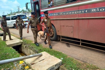 மோப்ப நாய்களுடன் களமிறங்கிய சிறிலங்கா காவல்துறை!